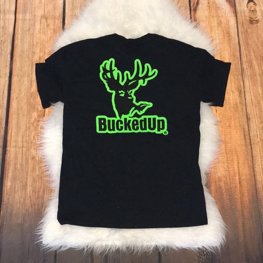 EUC men's BuckedUp shirt in a size medium